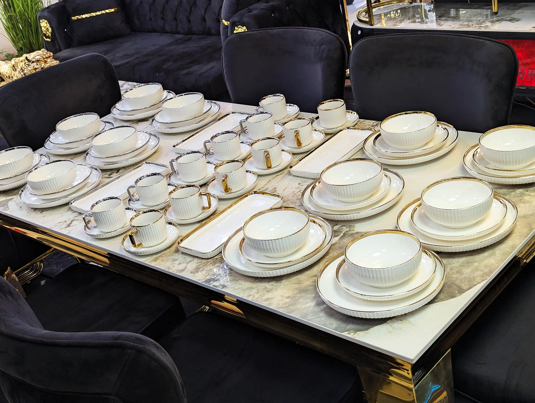 Deko Geschirr-Set 32-teilig, wahlweise in Gold und Silber